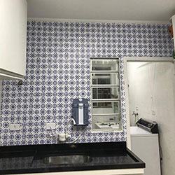 Aplicação adesivo revestimento parede Azulejo Português - Decoração de Cozinha - Osasco - SP