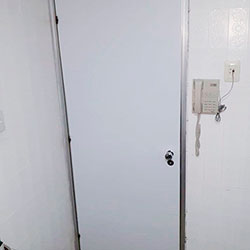 Envelopamento de Porta de apartamento - Branco Fosco - Villa Lobos - São Paulo