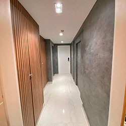 Envelopamento de elevador e hall - Adesivo ripado e cimento queimado - Freguesia do Ó - São Paulo Envelopamento de elevador e hall - Adesivo ripado e cimento queimado - Freguesia do Ó - São Paulo