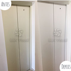 Envelopamento para porta de elevador