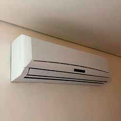 Envelopamento de ar condicionado com Branco Fosco - Moema - SP