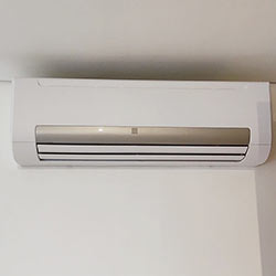 Envelopamento de ar condicionado - Branco Fosco - Pinheiros - São Paulo