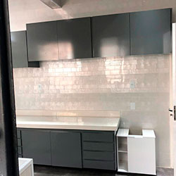 Envelopamento de armários de cozinha - Cinza Escuro Imprimax - Higienópolis - São Paulo