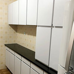 Envelopamento de armários com adesivo branco - Decoração de cozinha - Diadema