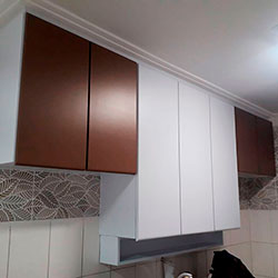 Envelopamento armário de cozinha - Escaravelho e Branco Fosco - Zona Oeste - São Paulo