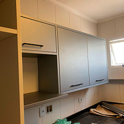 Envelopamento de armário de cozinha com Jateado Argento - Itaim Bibi - São Paulo