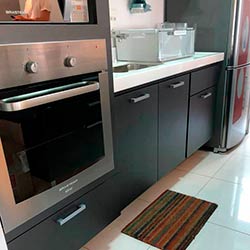 Envelopamento de armários de cozinha - Jateado Charcoal - Vila Nova Conceição - São Paulo