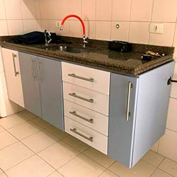 Envelopamento gabinete de cozinha com branco fosco e Azul Allure - Jaguaré - São Paulo