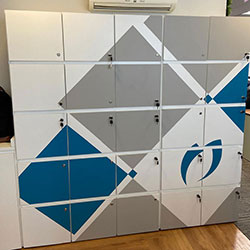 Envelopamento de guarda volumes para empresa - Itaim Bibi - São Paulo