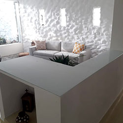 Envelopamento de tampo de mesa de vidro no Alto de Pinheiros - São Paulo