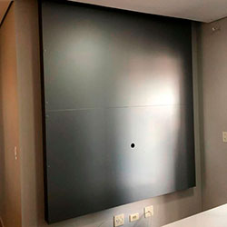 Envelopamento de painel de TV - Preto Fosco - Zona Oeste - São Paulo