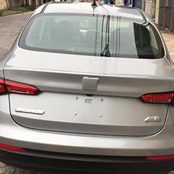 Envelopamento de Fiat Cronos com adesivo prata - Alltak