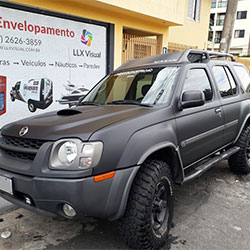 Envelopamento de X-Terra com Preto Fosco