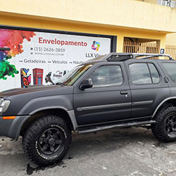 Envelopamento de X-Terra com Preto Fosco