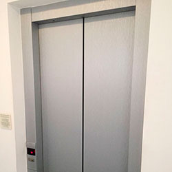 Envelopamento de Elevador com Aço Escovado - Inox