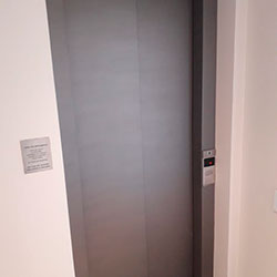 Envelopamento de Porta de Elevador Brushed Graphite - Jurubatuba - São Paulo