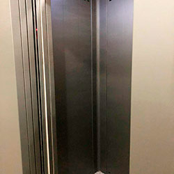 Envelopamento de Elevador com Brushed Graphite - Capão Redondo - São Paulo