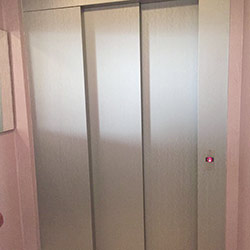 Envelopamento para elevador com Aço Escovado