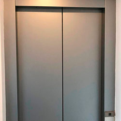 Envelopamento de Elevador com Satin Silver - Saúde - São Paulo