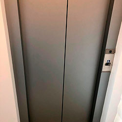 Envelopamento de Elevador com Satin Silver - Saúde - São Paulo