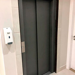 Envelopamento de Elevador com Brushed Graphite - Cambuci - São Paulo