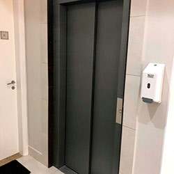 Envelopamento de Elevador com Brushed Graphite - Cambuci - São Paulo