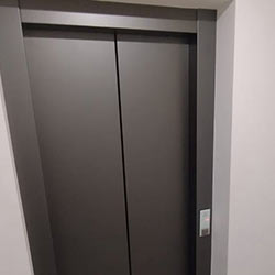 Envelopamento de Porta de Elevador - Satin Graphite - Vila Andrade - São Paulo