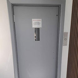 Envelopamento de Porta de Elevador - Satin Silver - São Paulo
