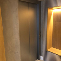 Envelopamento de Porta de Elevador - Satin Silver - São Paulo