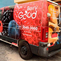 Aplicação de adesivo total com identidade visual - Good Berry