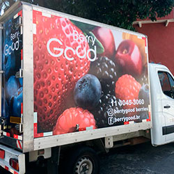 Aplicação de adesivo total com identidade visual Caminhão - Good Berry