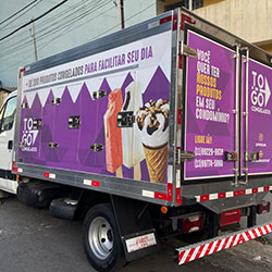 Plotagem de caminhão com baú para empresa em São Paulo