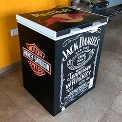 Envelopamento de freezer com imagem - Jack Daniels - Zona Oeste - SP