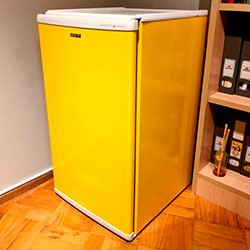 Envelopamento de geladeira com Amarelo - Centro - São Paulo