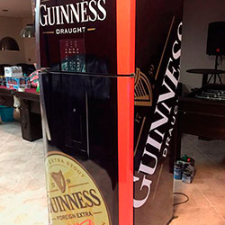 Envelopamento de geladeira de Guinness