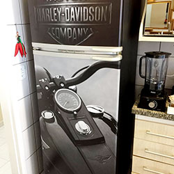 Envelopamento de Geladeira com Harley Davidson