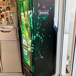 Envelopamento de geladeira com imagem da Heineken - Alphaville