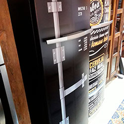 Envelopamento de geladeira com imagem de cerveja - Zona Oeste - São Paulo