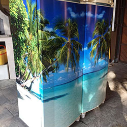 Envelopamento de geladeira com imagem de praia