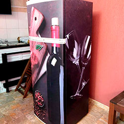 Envelopamento de geladeira com imagem Vinho e Churrasco - Taboão da Serra - SP