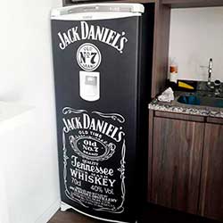 Envelopamento de geladeira Jack Daniels