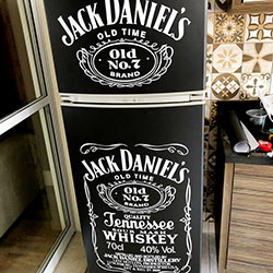 Envelopamento de geladeira com Jack Daniels - Vila Carrão - São Paulo