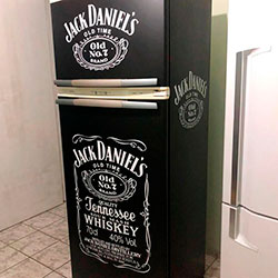 Envelopamento de geladeira com Jack Daniels - Z/S - SP