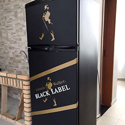 Envelopamento de Geladeira com Johnnie Walker