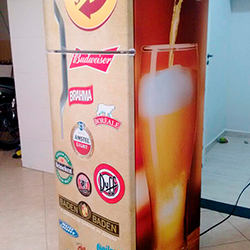 Envelopamento geladeira com marcas de cerveja em SP