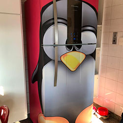 Envelopamento de geladeira com imagem da Pinguim - Santo Amaro - São Paulo