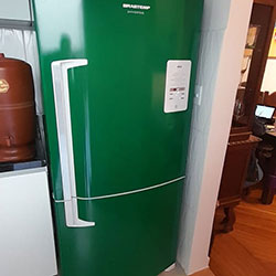 Envelopamento geladeira com Verde Bandeira - São Paulo