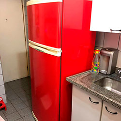 Envelopamento de geladeira com Vermelho Vivo - Brooklin Paulista - São Paulo