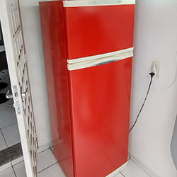 Envelopamento de geladeira com Vermelho Vivo - Butantã - São Paulo